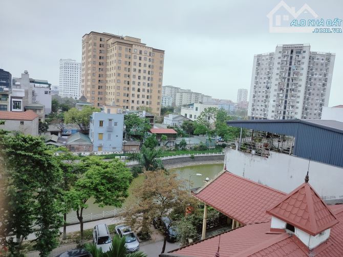 Bán nhà Giang Biên: cạnh công viên, hồ điều hoà, căn góc