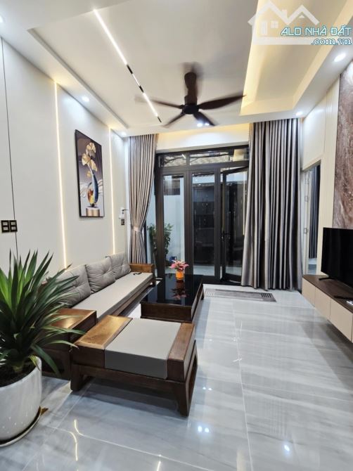 Nhà đường Hoàng Hoa Thám, Thanh Khê 2 mặt thoáng