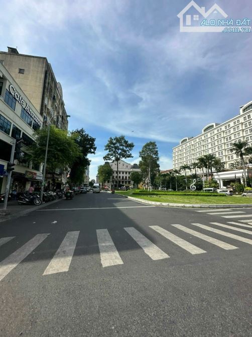 Bán nhà mặt phố Đặng Thùy Trâm - Phạm Văn Đồng  , P.13, BT , 5x22 , giá 21.6 tỷ TL