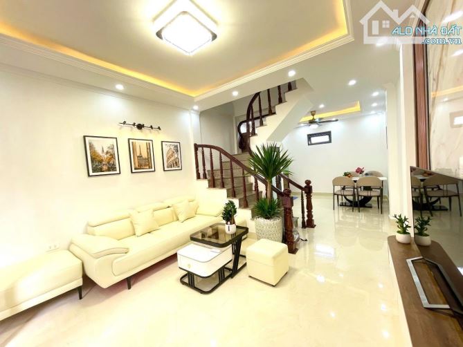 Nhà đất Kim Giang, Hoàng Mai 31m2, 4T, chỉ 6,8 tỷ Lô góc, Full nội thất