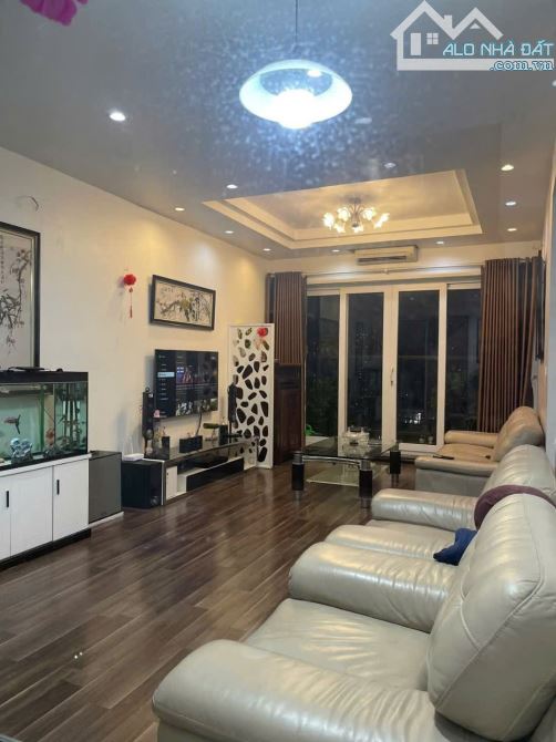 Bán căn hộ chung cư HUD3 phố Tô Hiệu 128 m2 có 3 phòng ngủ giá 7.45 tỷ.
