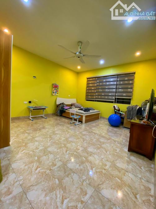 KIM MÃ - BA ĐÌNH- MT 4,8M- NGÕ THÔNG - KINH DOANH- LÔ GÓC HAI THOÁNG - SỔ ĐẸP - 10.5 TỶ