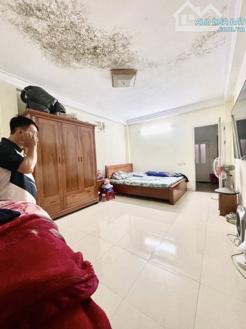 Bán nhà-HÀNG HIẾM, ĐẦU TƯ TỐT, 4 TẦNG CHẮC CHẮN, NGÕ NÔNG -Ngõ Chợ Khâm Thiên, Đống Đa-34m