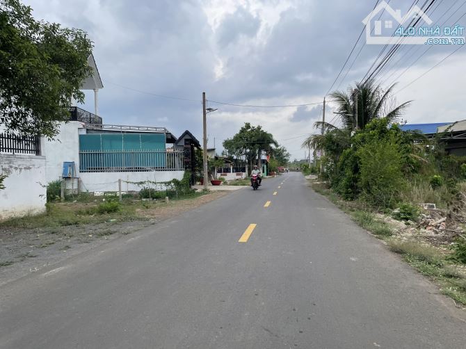 BÁN LÔ ĐẤT BIỆT THỰ 2.000M2 CÓ 500M TC - 34M MẶT TIỀN NGUYỄN HUỆ - HUYỆN LONG ĐẤT.BRVT