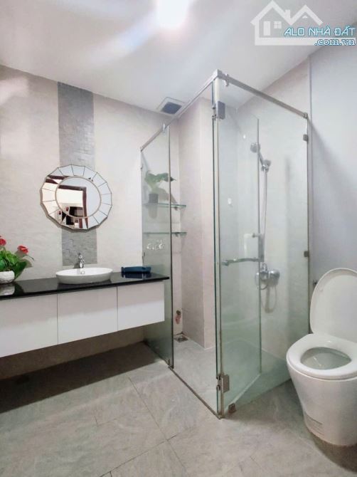 Bán Nhà đường NGUYỄN CƯ TRINH QUẬN NHẤT 6,5x20 Hầm 5 Tầng 23 tỷ
