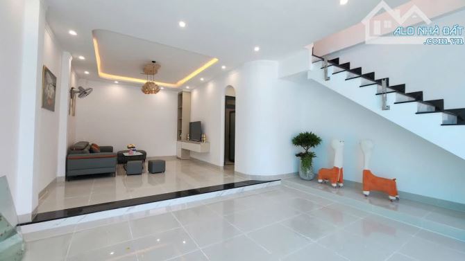 Nhà 3 tầng full nội thất hẻm 145 Vạn Xuân , ngay chợ Mai Hắc Đế