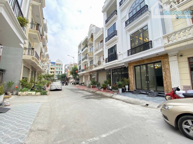 Nhà 4 tầng có thang máy đường 3 oto đi tuyến e phủ thượng đoạn - đà nẵng