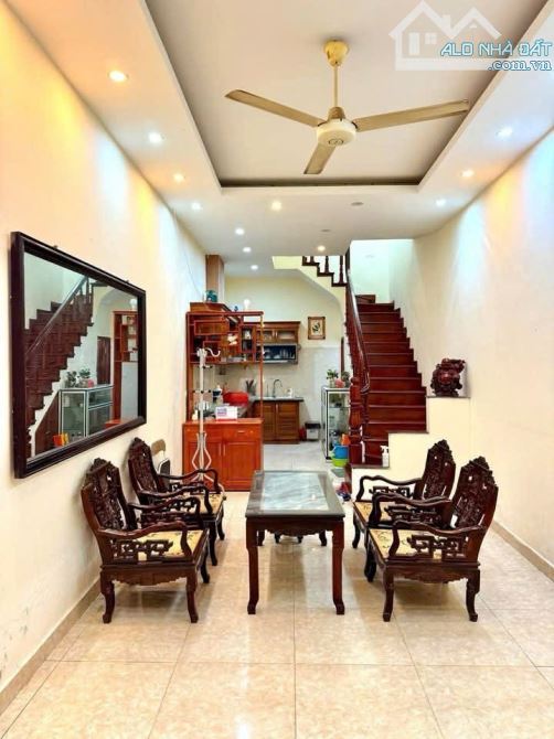 BÁN NHÀ NGUYỄN CHÍ THANH - PHÂN LÔ - Ô TÔ TRÁNH - 40M2 - 5 TẦNG - 3.6M MẶT TIỀN - 17.5 TỶ