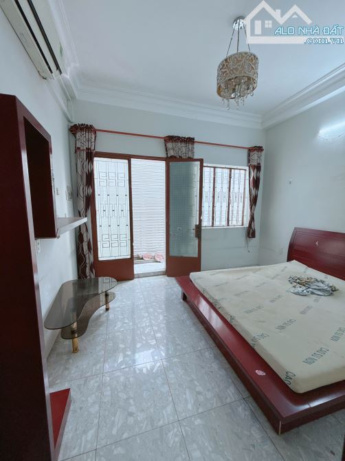 Cho con Du học Tôi cần bán gấp Căn nhà 4 Tầng - 5 PN, Đường Cao Văn Lầu giá 5.5 Tỷ