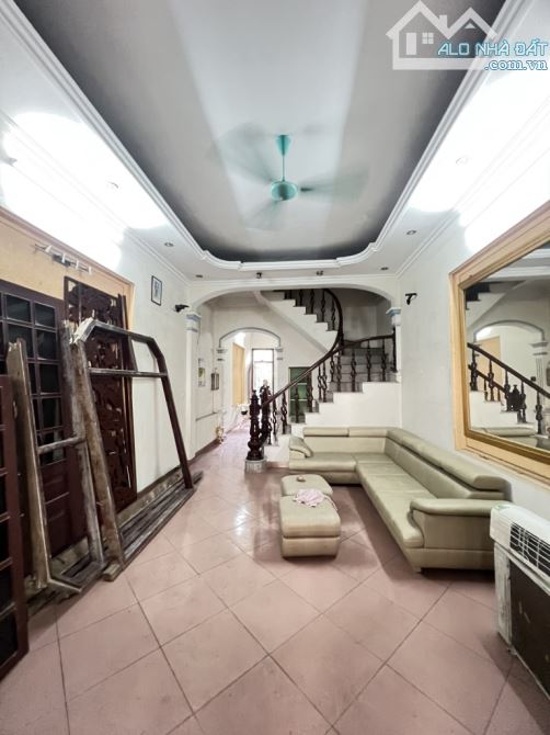 BÁN NHÀ PHÂN LÔ QUÂN ĐỘI A38 TƯ ĐÌNH 140M2, 3 TẦNG– Ô TÔ VÀO NHÀ – HAI MẶT THOÁNG