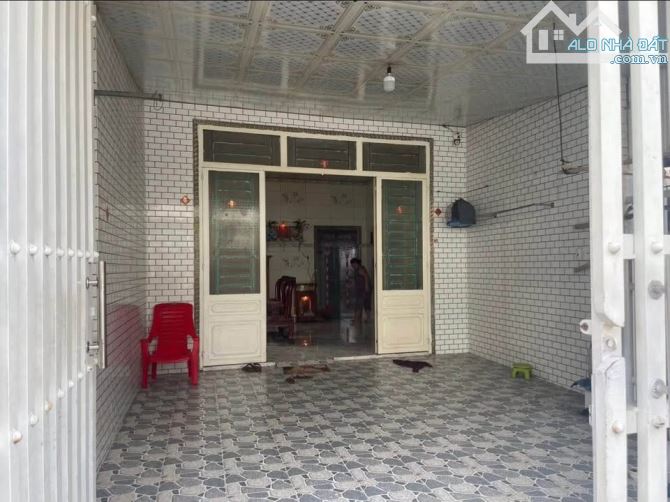 Bán gấp căn nhà ở gần ngay nhà máy nước Tân Hiệp 100m2 SHR giá 740tr