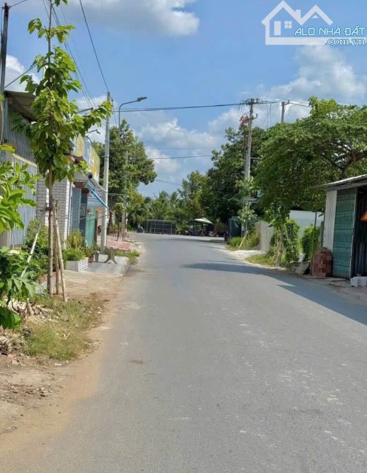 Kẹt tiền bán nhà cấp 4 ở Nguyễn Thị Ngâu Hóc Môn 5x20 ( 103m2 ) 720 TRIỆU Sổ hồng riêng