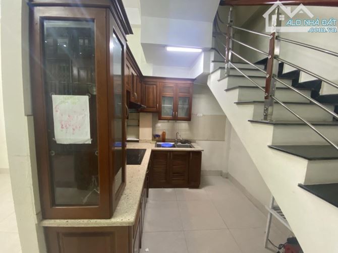 Bán nhà đệp ở luôn Thịnh Quang Đống Đa. Sổ 30m, 5 tầng 3 ngủ MT4m1 Giá 6.3 tỷ