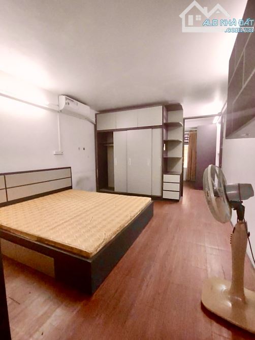 Bán nhà tập thể phố VIP hào nam trung tâm đống đa fun nội thất hai thoáng mát rượi