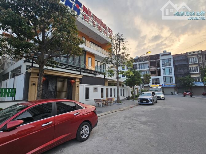 Bán biệt thự 3,5 tầng khả lễ 2 Nhìn Vườn Hoa DT 269m, MT 15m, Hướng ĐN, Giá 29 tỷ
