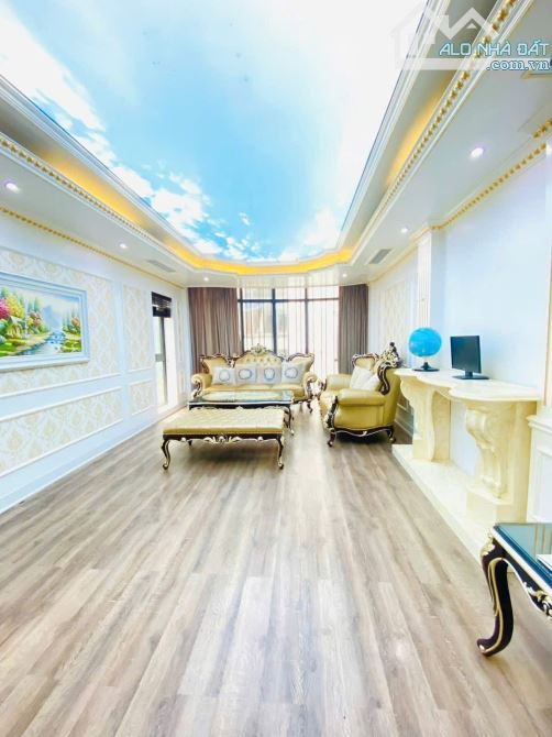 MẶT PHỐ ĐÔNG CÁC, ĐỐNG ĐA, LÔ GÓC - VỈA HÈ- KINH DOANH ĐỈNH, 52m2xMT5,8m Giá 33 tỷ