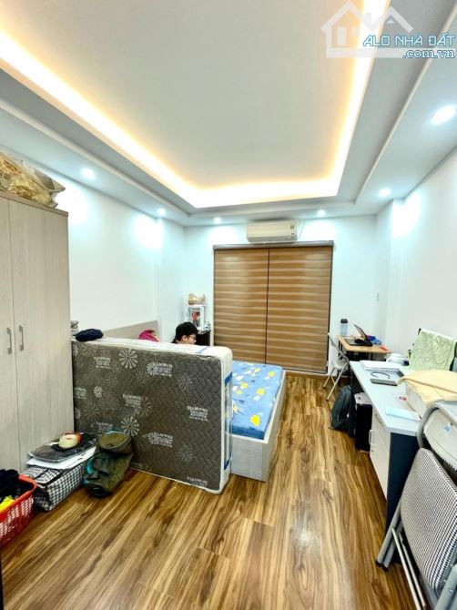 Trung tâm HBT - 40m 5 tầng chào 6.2 tỉ còn thương lượng - ba gác đỗ cửa nhà, 100m ra phố Đ