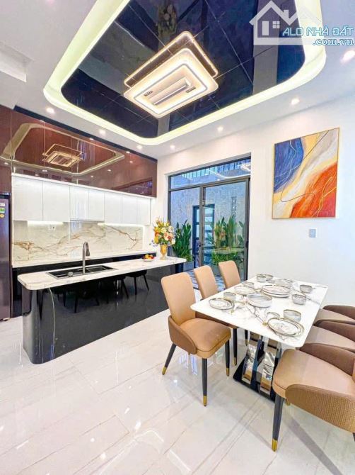 Bán nhà 2 lầu trục chính đường D1 KDC Hồng Loan . Giá 7,5 tỷ
