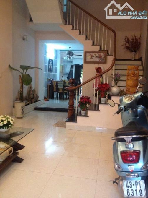 NHÀ 3 TẦNG TTTP MT ĐƯỜNG 5M5 Q.HẢI CHÂU FULL NỘI THẤT DT 108M CHỈ 8TYx