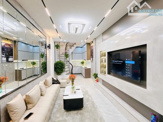 BÂN NHÀ QUẬN TÂY HỒ-LẠC LONG QUÂN-VÀI BƯƠC RA HỒ TÂY KHÔNG KHÍ TRONG LÀNH-NHÀ ĐẸP FULL NỘI