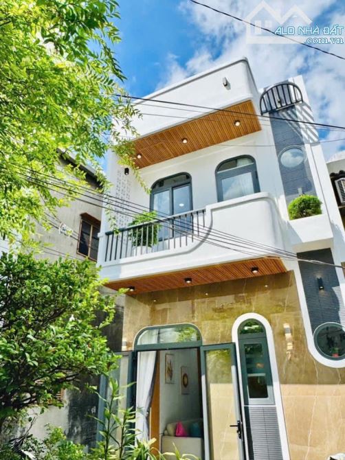Nhà Lô góc 2 mặt tiền 64m2 sổ vuông đẹp hẻm xe hơi ngay trung tâm Gò Vấp