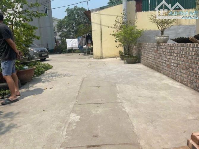 ANH ZAI NHỜ BÁN MẢNH ĐẤT 50M - Ô TÔ ĐỖ Ở VÂN NỘI - NGAY GẦN TRƯỜNG HỌC
