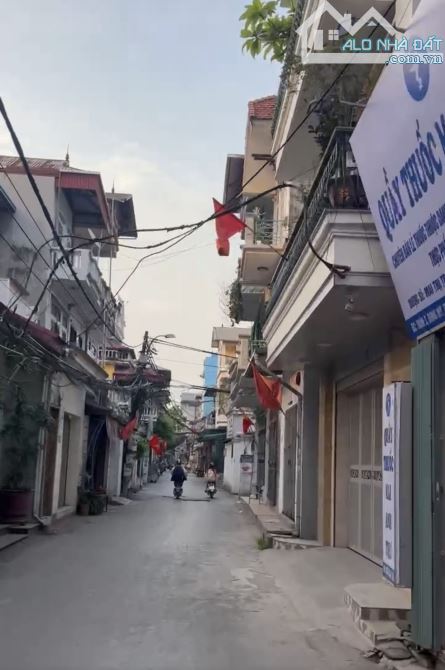 Bán 45m2 đất Đông Mỹ - Thanh Trì, ngay gần sân bóng, Chỉ nhỉnh 4 tỉ
