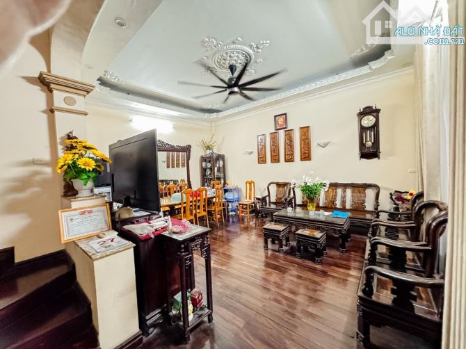 Bán nhà Đại Kim, 80m2, lô góc, 2 mặt đường ô tô tránh. Nhà đẹp ở ngay