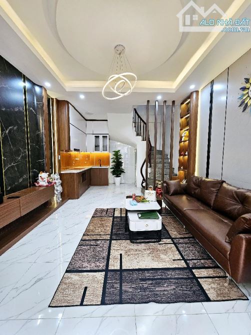 🏡 NHÀ MỚI LĨNH NAM - 5 TẦNG - 35M² - GIÁ NHỈNH 5 TỶ