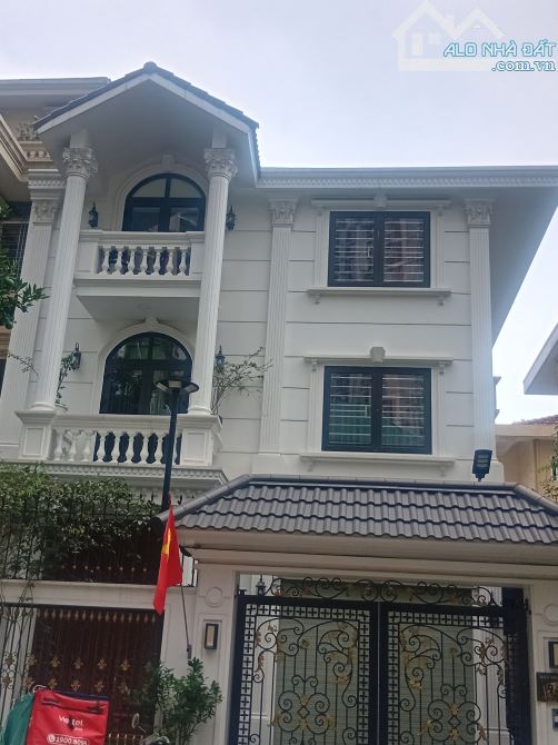 BIỆT THỰ 5 SAO KĐT VĂN KHÊ, GARA, THANG MÁY, FULL NỘI THẤT SANG SỊN, Ở NGAY. Giảm chào 4 - 5