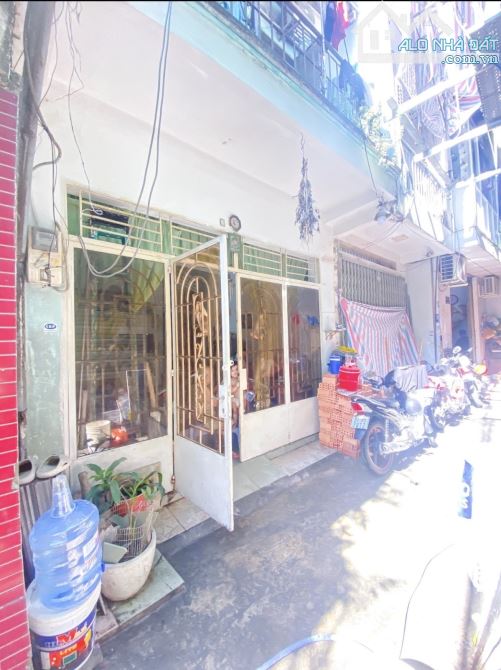 QUẬN 10 LÝ THÁI TỔ 32M2 (4x8)3TẦNG GẦN MẶT TIỀN - NGAY BỆNH VIỆN NHI ĐỒNG 1  CHỈ 5.4TỶ. TL