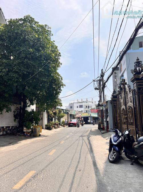 BÁN NHÀ ĐƯỜNG D5 ĐÔNG HƯNG THUẬN CHỈ SAU MẶT TIỀN 1 CĂN 68M6 GIÁ CHỈ HƠN 5 TỶ