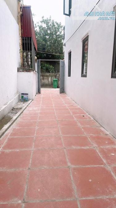 Bán nhà Ngũ Hiệp hàng xóm Vũ Lăng gần 80m xây mới 4 tầng nhỉnh 5 đồng có sân để xe