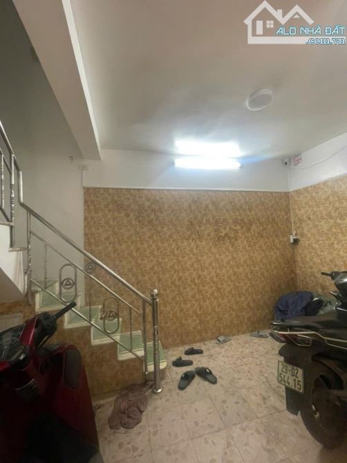TRUNG TÂM BA ĐÌNH -NGÁCH BA GÁC VÀO -MẶT TIỀN RỘNG : 40.4 m2 chỉ 5.5 tỷ (không nhầm).