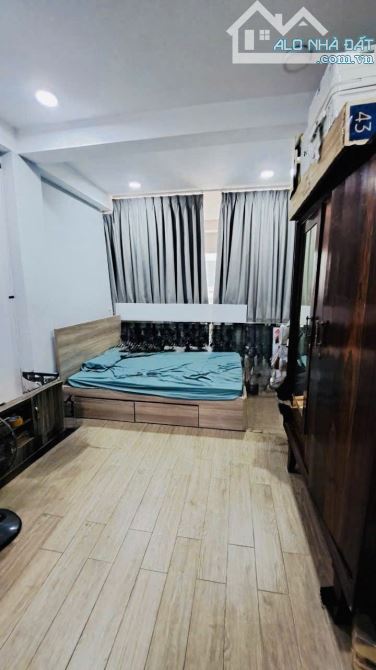 NHÀ HẺM XE HƠI NGUYỄN TRÃI – 4 TẦNG HOÀN CÔNG – KINH DOANH ĐỈNH – TRUNG TÂM QUẬN 1