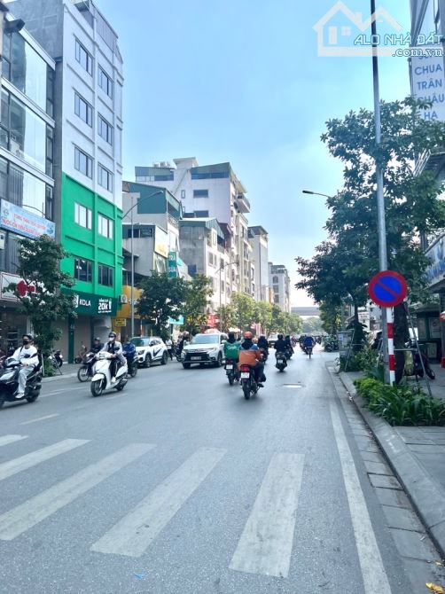 Bán nhà Vũ Trọng Phụng, mặt tiền rộng, ngõ ô tô, thang máy nhập khẩu, 55m2, nhỉnh 18 tỷ