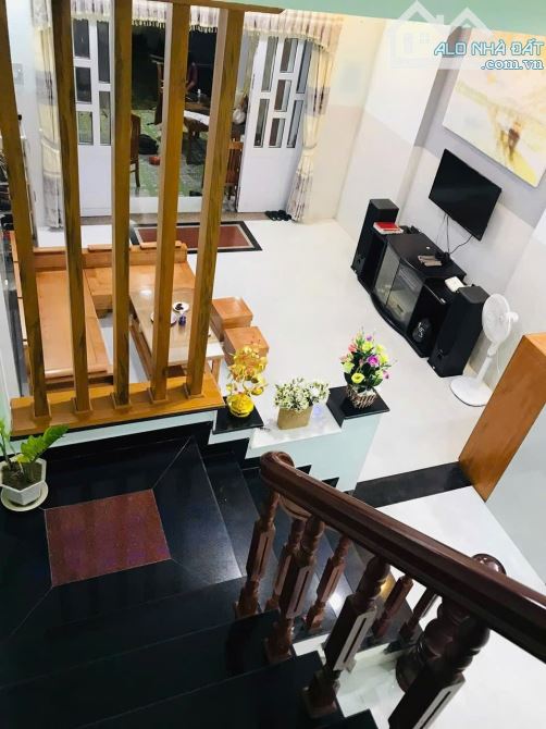 Bán nhà 3 tầng đường ô tô hẻm Lê Nghị - Vĩnh Hoà, Nha Trang. Giá bán 5,5 tỷ