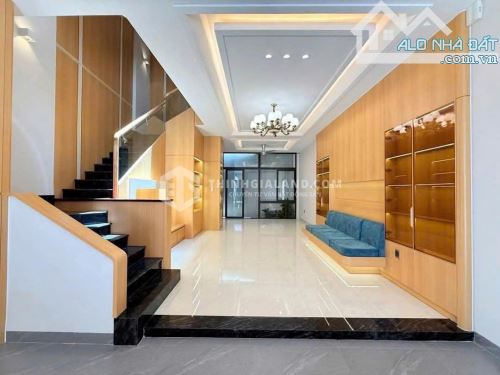 BÁN NHÀ ĐẸP MỚI XÂY 1T2L FULL THỔ CƯ, HẺM OTO PHƯỜNG 7- GIÁ 8.8 TỶ