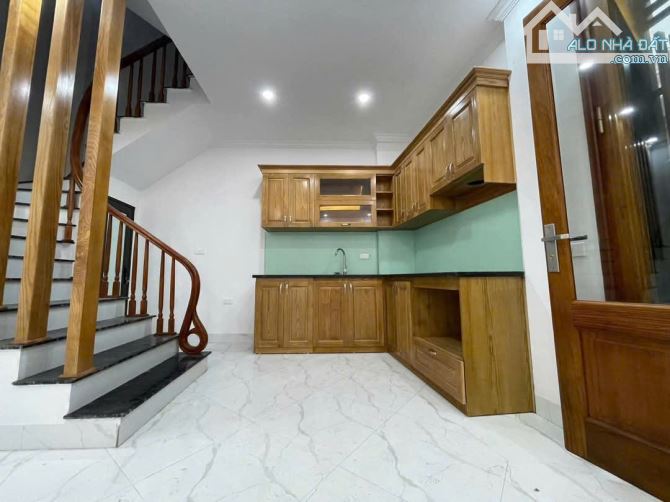 Bán nhà Cổ Nhuế 32m², Ngõ To ô tô cách vài bước Giá Rẻ Nhì Khu Vực