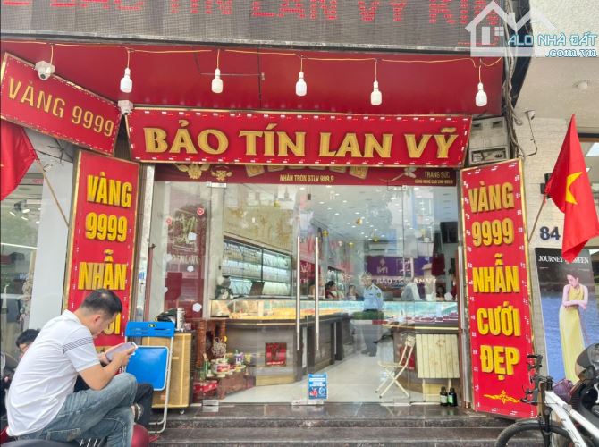 Hiếm - Cho thuê cửa hàng mặt phố Hàng Bạc - DT 65m2 - MT 3.5m - Chỉ cho làm vàng bạc hoặc
