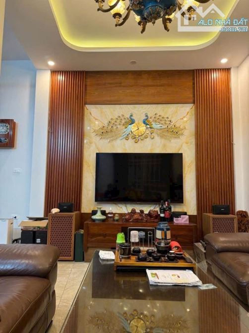 BÁN NHÀ Mặt ngõ THái Thịnh, Đống đa, DT 39m, 5 Tầng,MT 6,5m, G.ía 11,2 Tỷ
