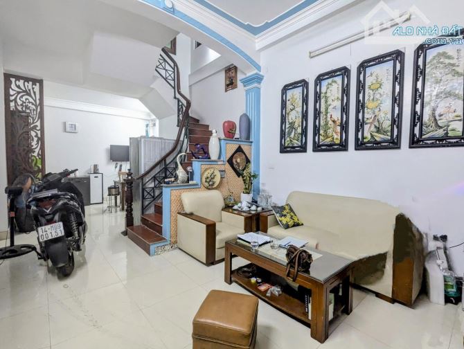 BÁN NHÀ Ở NGỌC THỤY, LONG BIÊN, 38M2, 3 TẦNG, DÂN XÂY CHẮC CHẮN, LÔ GÓC THOÁNG, HƠN 6 TỶ Ỉ