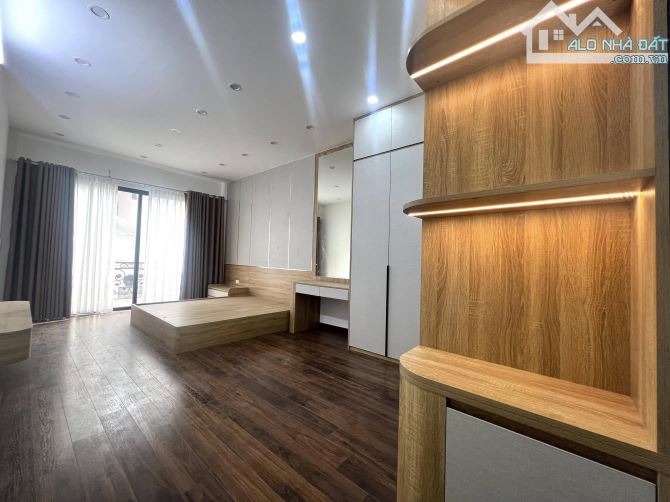 Bán nhà Phùng Chí Kiên, 44m2, 6 tầng, thang máy, ô tô vào, 15.8 tỷ