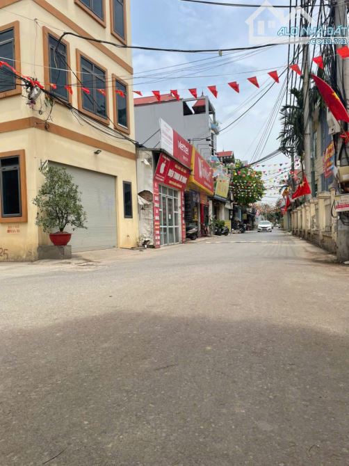 BÁN ĐẤT YÊN HÒA , YÊN NGHĨA, LÔ GÓC  2 THOÁNG, Ô TÔ NẰM TRONG ĐẤT , 64M GIÁ 3.95 TỶ