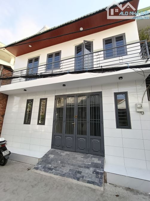 Nhà đẹp tương lai thành MT kinh doanh, dt 40m2 , 2 tầng, hẻm 5m - chỉ 3.5 tỷ