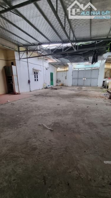 Bán mảnh đất Tây Hồ giá rẻ, mặt ngõ phố Lạc Long Quân, Ô tô vào 132m2 giá 18.5 tỷ