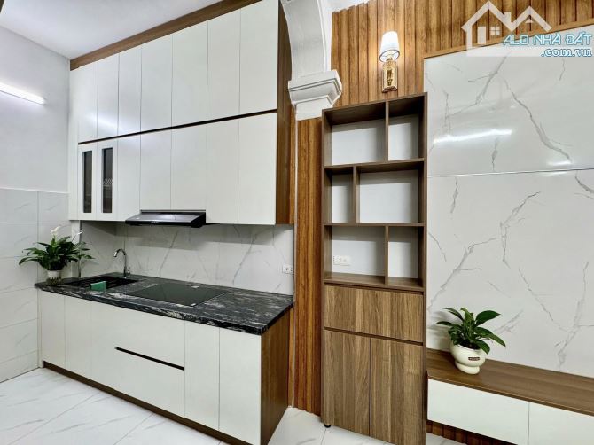 Bán Nhà Ngõ 151 Nguyễn Đức Cảnh, Hoàng Mai, 29m2x5T, giá 5.5 tỷ, 15m ra đường oto