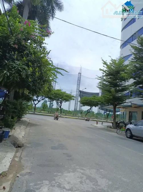 Bán nhà đường Đinh Đạt, gần Biển tiện kinh doanh