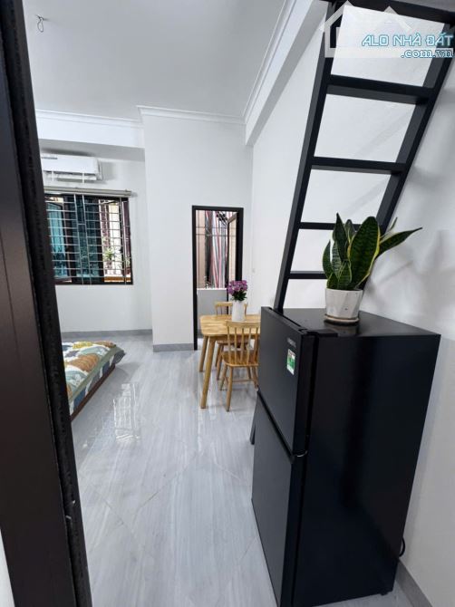 Cho Thuê CCMN 204 Trần Duy Hưng Cầu Giấy 30m2 Studio Gác Xép Ban Công Cửa Sổ Giặt Riêng TM