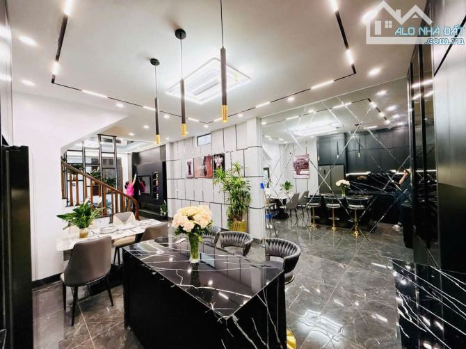 {Lô góc, 25m ra MP} Bán nhà Hai Bà Trưng DT:63m2, MT:4.7m giá 10.x tỷ